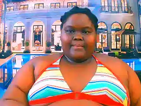Snapshot of EbonyHotBuns chatting on 8, 5, 2026 EbonyHotBuns online show from 8, 5, 2026