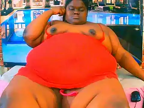 Snapshot of EbonyHotBuns chatting on 14, 5, 2026 EbonyHotBuns online show from 14, 5, 2026