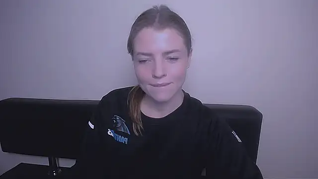 Snapshot of MissOliviaa_ chatting on 3, 12, 2024 MissOliviaa online show from 3, 12, 2024