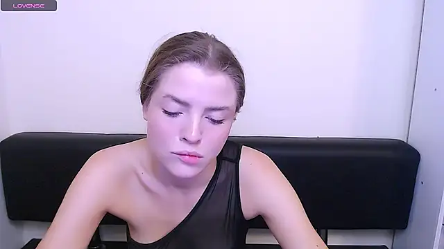 Snapshot of MissOliviaa_ chatting on 4, 12, 2024 MissOliviaa online show from 4, 12, 2024