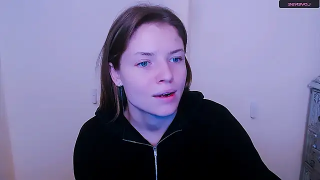 Snapshot of MissOliviaa_ chatting on 1, 2, 2025 MissOliviaa online show from 1, 2, 2025