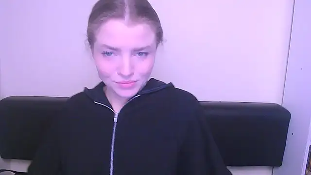 Snapshot of MissOliviaa_ chatting on 3, 2, 2025 MissOliviaa online show from 3, 2, 2025