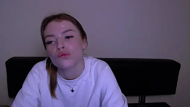 Snapshot of MissOliviaa_ chatting on 5, 3, 2025 MissOliviaa online show from 5, 3, 2025