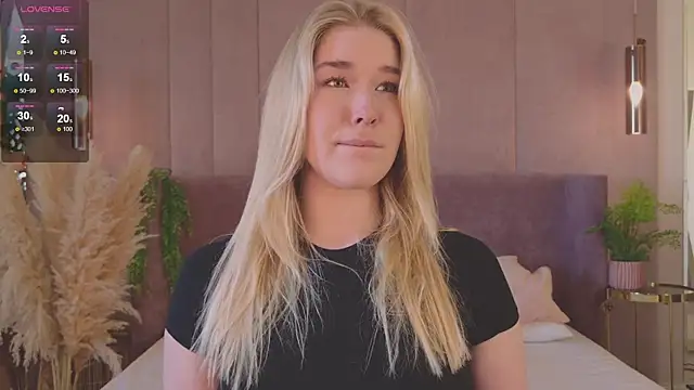 Smiley Mia online show from 3, 6, 2026
