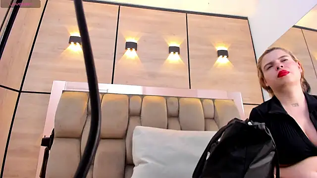 Snapshot of dorothy_vegga chatting on 8, 11, 2025 dorothy vegga online show from 8, 11, 2025