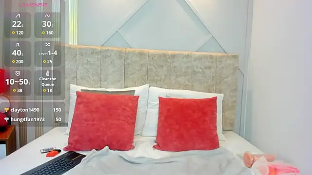 Tayra Pradit online show from 19, 2, 2025