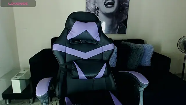 Realbadbxtch online show from 10, 12, 2024