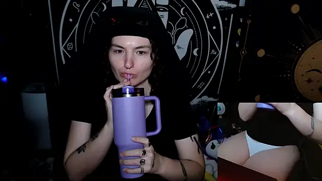 BrandiWRLD 999 online show from 1, 10, 2025