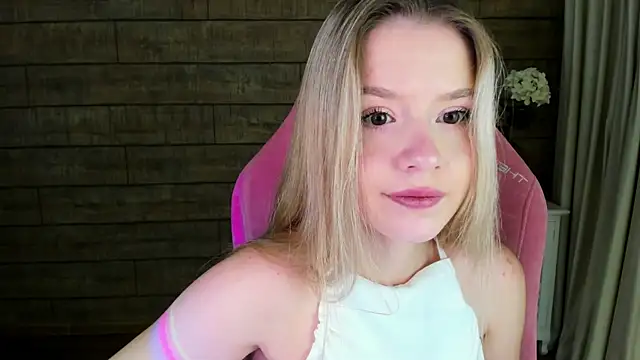 Snapshot of MilanaBalmain chatting on 15, 9, 2025 MilanaBalmain online show from 15, 9, 2025