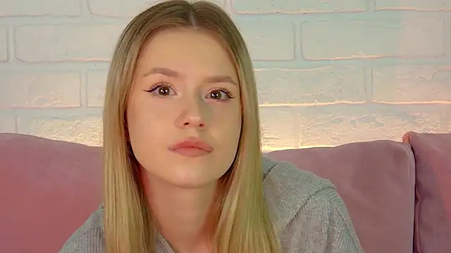 Snapshot of MilanaBalmain chatting on 1, 10, 2025 MilanaBalmain online show from 1, 10, 2025