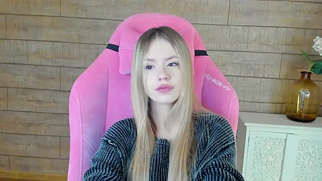 Snapshot of MilanaBalmain chatting on 4, 10, 2025 MilanaBalmain online show from 4, 10, 2025