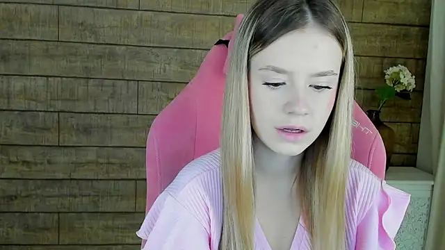 Snapshot of MilanaBalmain chatting on 11, 10, 2025 MilanaBalmain online show from 11, 10, 2025