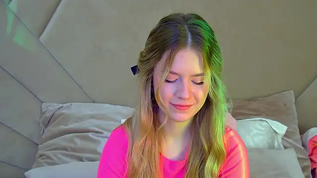 Snapshot of MilanaBalmain chatting on 13, 10, 2025 MilanaBalmain online show from 13, 10, 2025