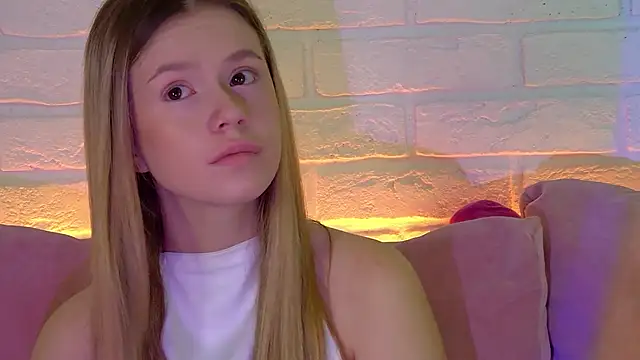 Snapshot of MilanaBalmain chatting on 17, 11, 2025 MilanaBalmain online show from 17, 11, 2025