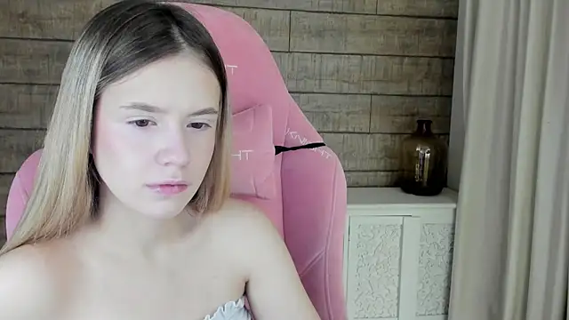 Snapshot of MilanaBalmain chatting on 22, 11, 2025 MilanaBalmain online show from 22, 11, 2025