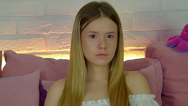 Snapshot of MilanaBalmain chatting on 2, 12, 2025 MilanaBalmain online show from 2, 12, 2025