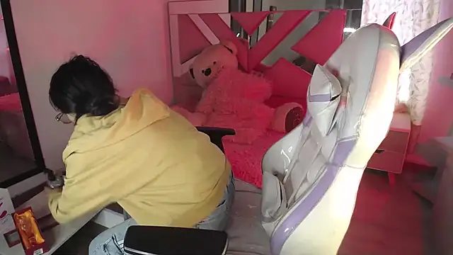 Mia Fischer online show from 13, 2, 2025