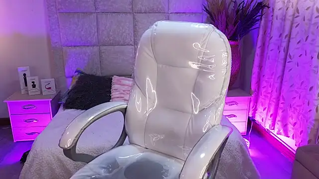 Mia Fischer online show from 6, 4, 2026