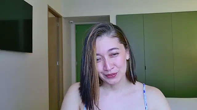 Snapshot of adarussell chatting on 7, 5, 2026 adarussell online show from 7, 5, 2026