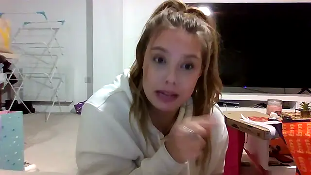 Snapshot of Krystal_Tx chatting on 31, 10, 2025 Krystal Tx online show from 31, 10, 2025