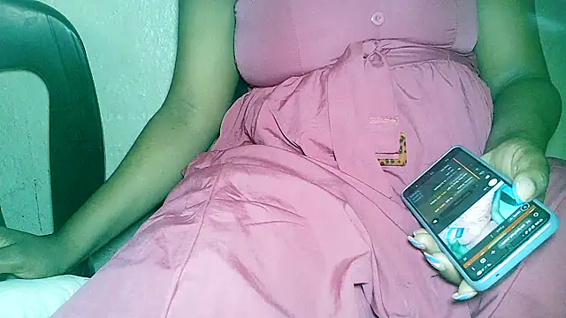 Snapshot of vanie chatting on 6, 2, 2026 vanie online show from 6, 2, 2026