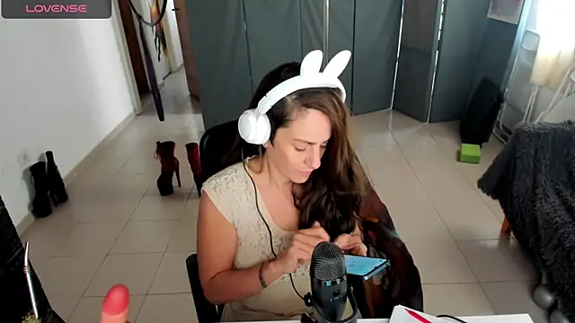 jessiburningheels online show from 18, 2, 2025