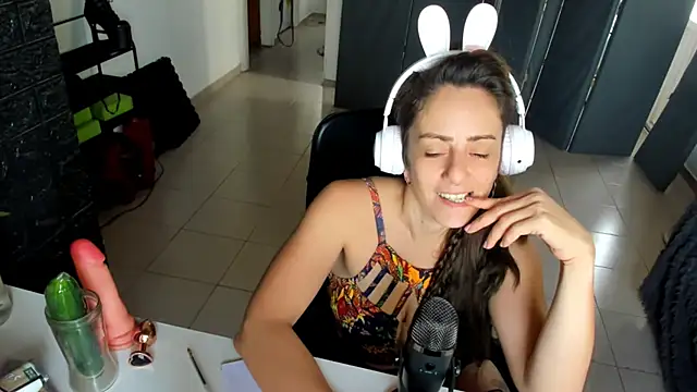 jessiburningheels online show from 28, 2, 2025