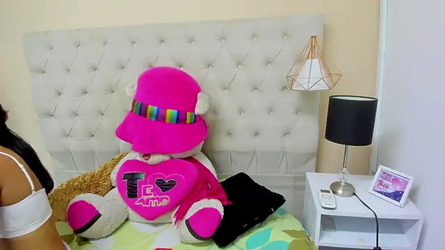 Little Helen online show from 21, 1, 2025