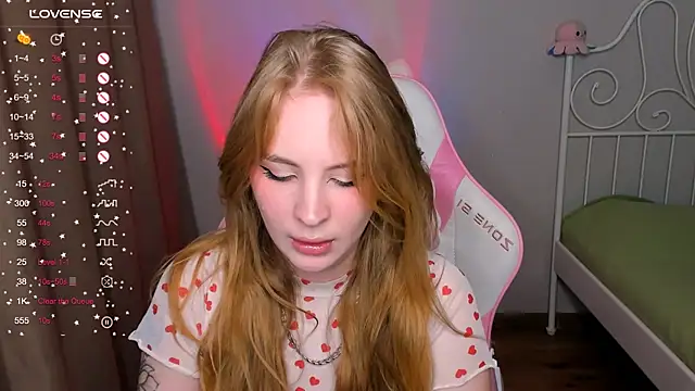 Snapshot of lilKitty_Melanie chatting on 2, 11, 2025 lilKitty Melanie online show from 2, 11, 2025