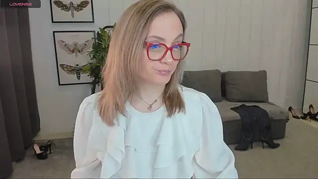 Snapshot of AdelaideRosabel chatting on 5, 12, 2024 AdelaideRosabel online show from 5, 12, 2024