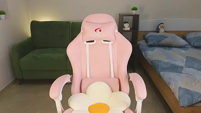 Snapshot of Eveleen_Soleen chatting on 22, 12, 2024 Eveleen Soleen online show from 22, 12, 2024