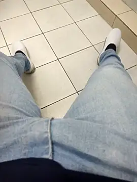 Snapshot of gatmoreno1 chatting on 8, 9, 2025 gatmoreno1 online show from 8, 9, 2025