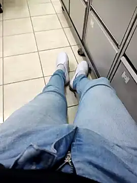 Snapshot of gatmoreno1 chatting on 4, 10, 2025 gatmoreno1 online show from 4, 10, 2025