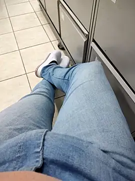 Snapshot of gatmoreno1 chatting on 11, 10, 2025 gatmoreno1 online show from 11, 10, 2025