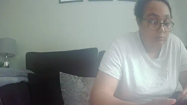 Snapshot of vanilla_chocolate23 chatting on 8, 6, 2026 vanilla chocolate23 online show from 8, 6, 2026