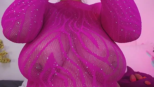 Nicol Love0 online show from 8, 4, 2026