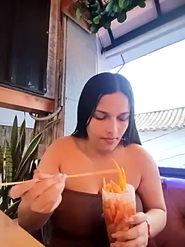 girl milk1 online show from 29, 11, 2025