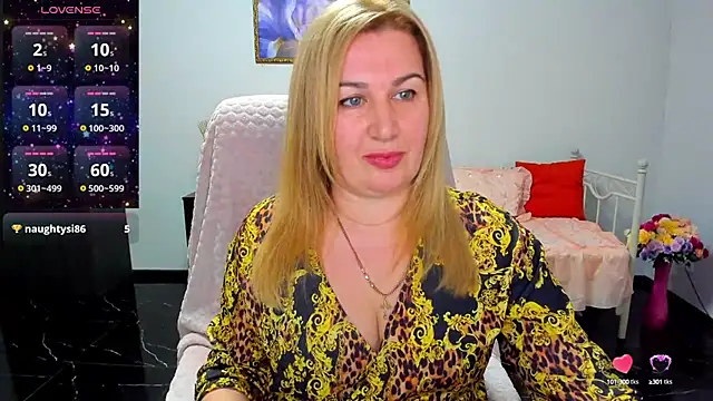 Snapshot of Lili_Crossi chatting on 10, 3, 2025 Lili Crossi online show from 10, 3, 2025