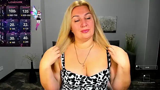 Snapshot of Lili_Crossi chatting on 10, 9, 2025 Lili Crossi online show from 10, 9, 2025