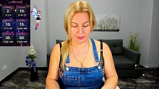 Snapshot of Lili_Crossi chatting on 22, 9, 2025 Lili Crossi online show from 22, 9, 2025