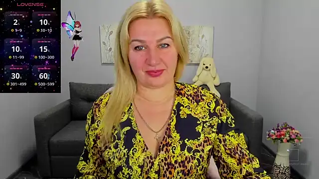 Snapshot of Lili_Crossi chatting on 13, 10, 2025 Lili Crossi online show from 13, 10, 2025