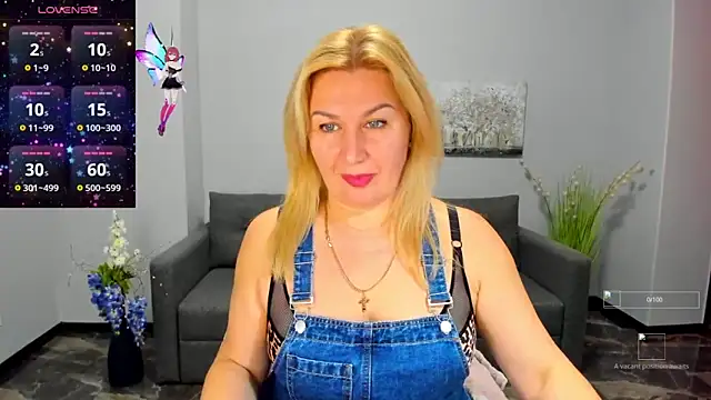 Snapshot of Lili_Crossi chatting on 30, 10, 2025 Lili Crossi online show from 30, 10, 2025