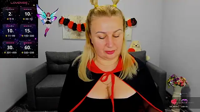 Snapshot of Lili_Crossi chatting on 31, 10, 2025 Lili Crossi online show from 31, 10, 2025