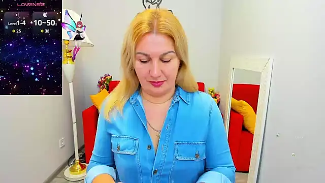 Snapshot of Lili_Crossi chatting on 3, 11, 2025 Lili Crossi online show from 3, 11, 2025