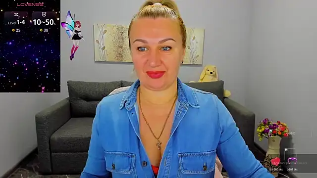 Snapshot of Lili_Crossi chatting on 5, 11, 2025 Lili Crossi online show from 5, 11, 2025