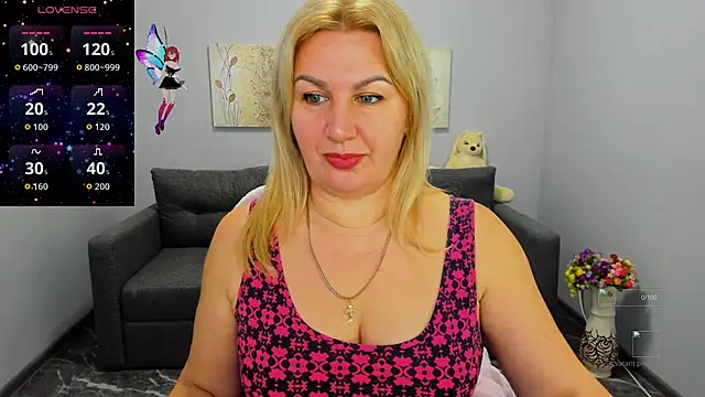 Snapshot of Lili_Crossi chatting on 13, 11, 2025 Lili Crossi online show from 13, 11, 2025