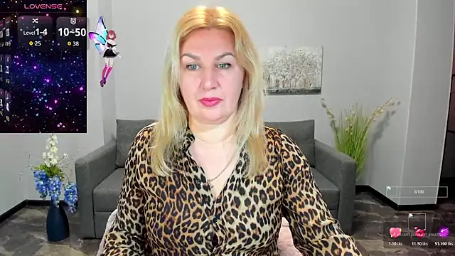 Snapshot of Lili_Crossi chatting on 14, 11, 2025 Lili Crossi online show from 14, 11, 2025