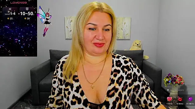 Snapshot of Lili_Crossi chatting on 18, 11, 2025 Lili Crossi online show from 18, 11, 2025