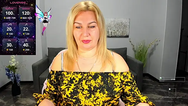 Snapshot of Lili_Crossi chatting on 28, 11, 2025 Lili Crossi online show from 28, 11, 2025