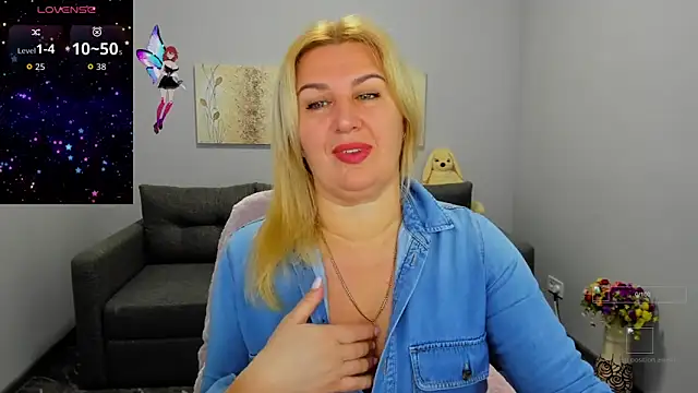 Snapshot of Lili_Crossi chatting on 2, 12, 2025 Lili Crossi online show from 2, 12, 2025